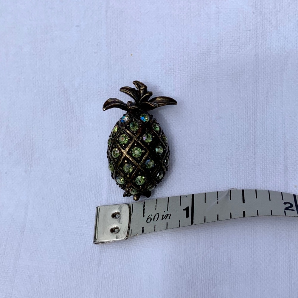Pineapple brooch